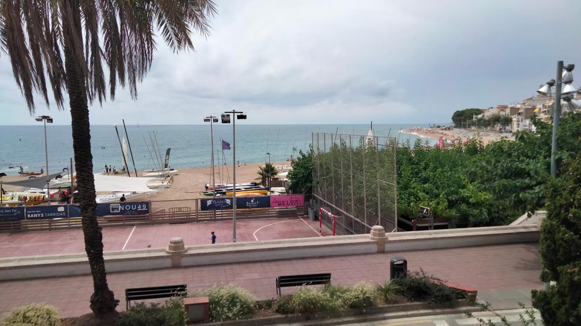 Beachfront Apartment With Private Parking Sant Pol De Mar Exteriör bild